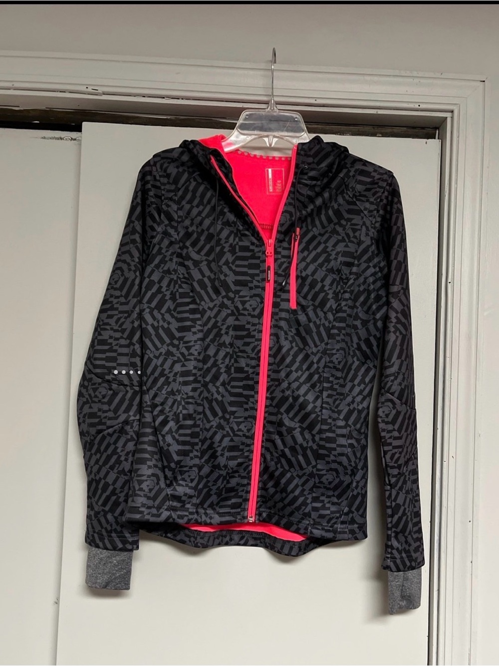 Mondetta Black Geometric Jacket with Pink Trim